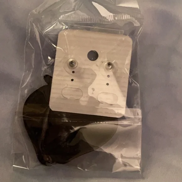 NEW IN PACKAGE Strawberry Acrylic Earrings - Picture 4 of 5